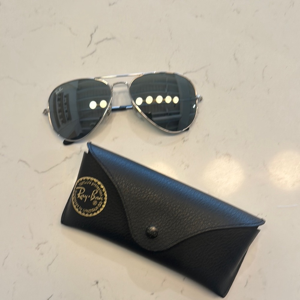 Ray-Ban Silver Aviator Sunglasses with Dark Gray Lenses